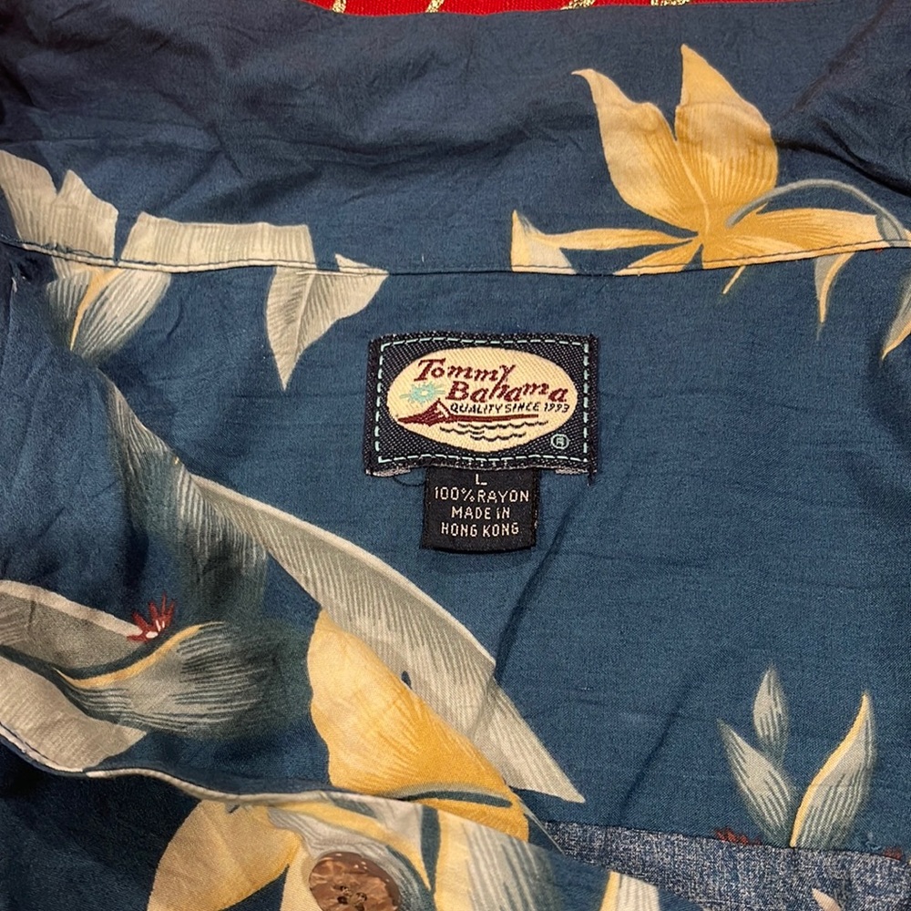 Tommy Bahama Men’s Beautiful Camp Shirt. Mint Condition - Picture 2 of 6
